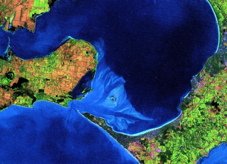 Port Phillip Bay: 30% of the worlds container vessels cant get in