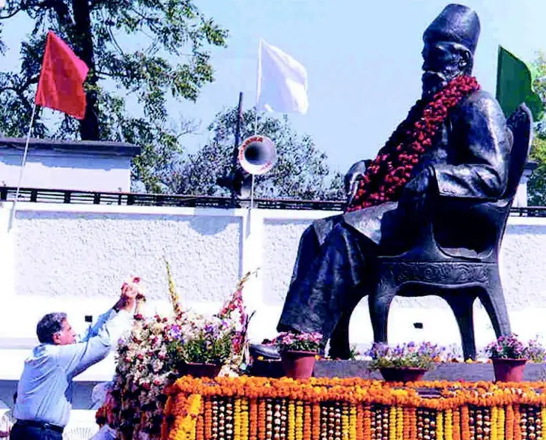 Tata chairman, Ratan N Tata, paying homage to founder, Jamsetji Nusserwanji Tata