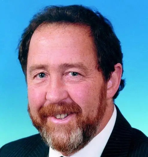 Robin Middleton reports directly to the Secretary for Transport PS