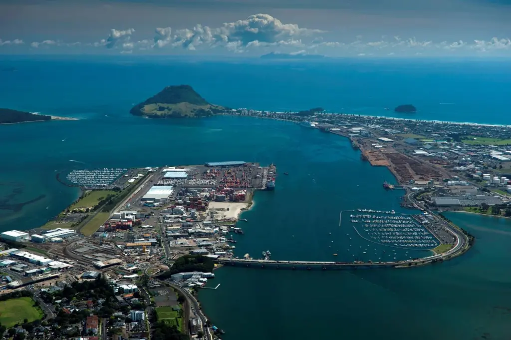 00_94774_Port_of_Tauranga_2009-24