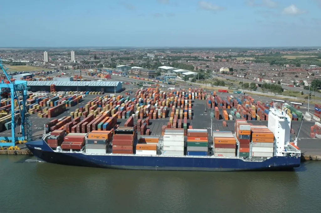 00_95139_POL_Containers2
