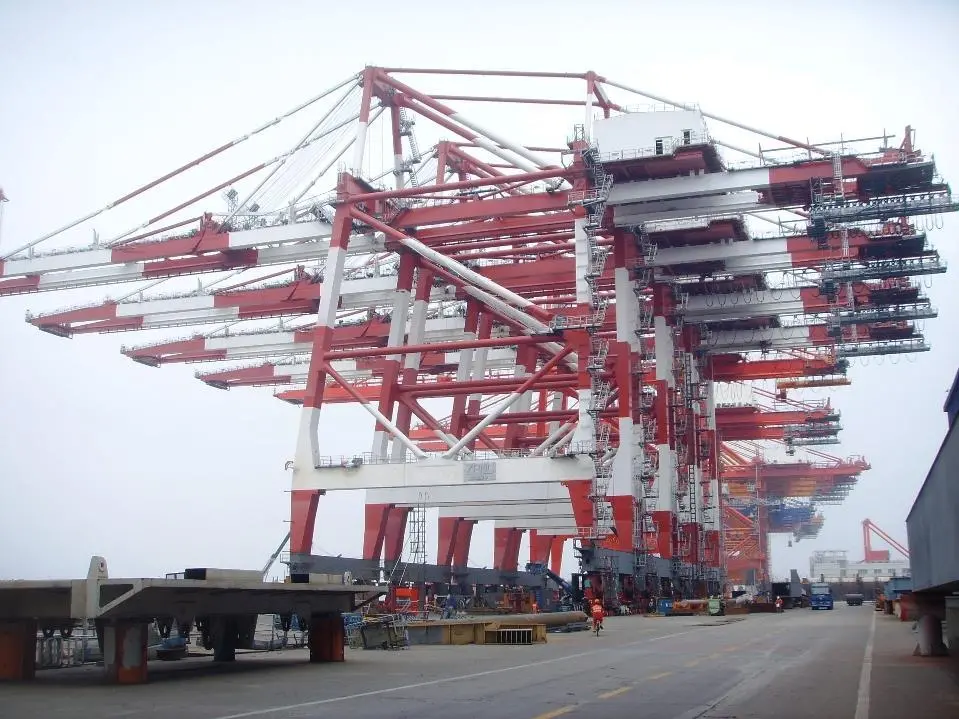 The cranes arrive for the new container quay