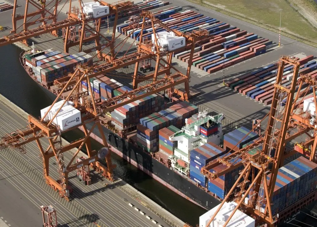 Consultants question whether double-sided container lifting will ever be universally accepted