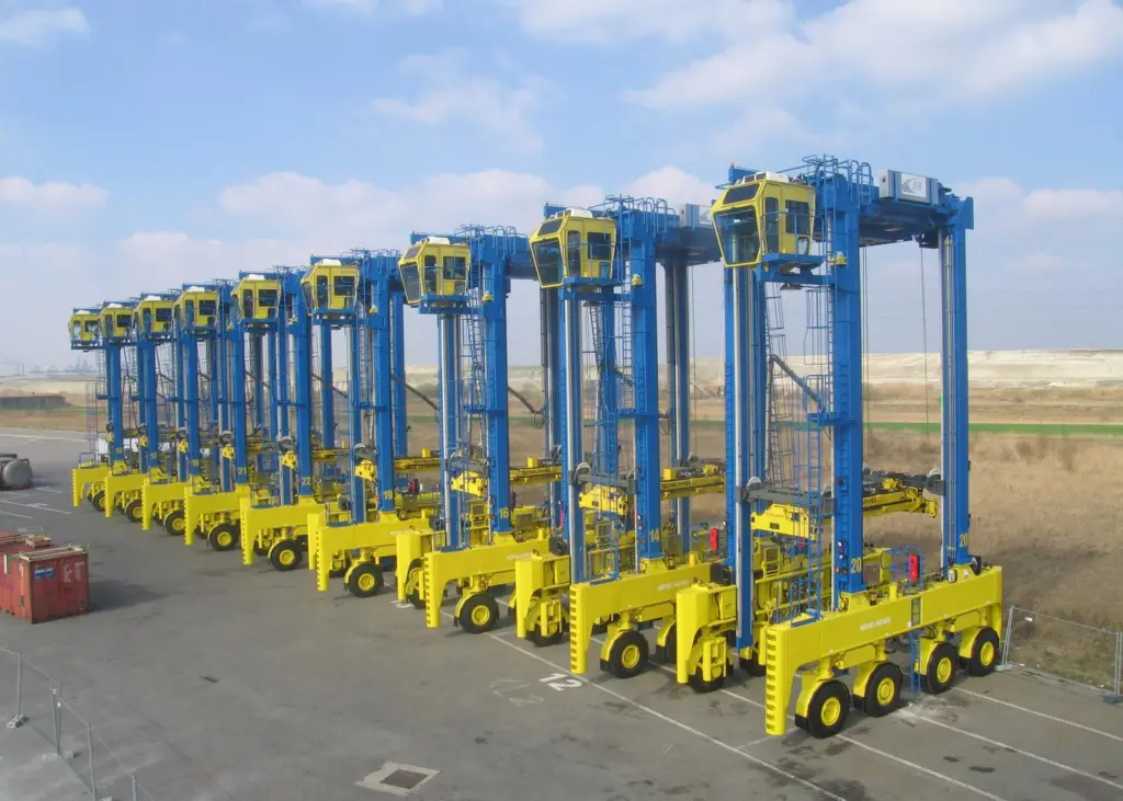 Konecranes believes that all-electric will only be adopted for straddle carriers once the technology has been proven in the haulage industry