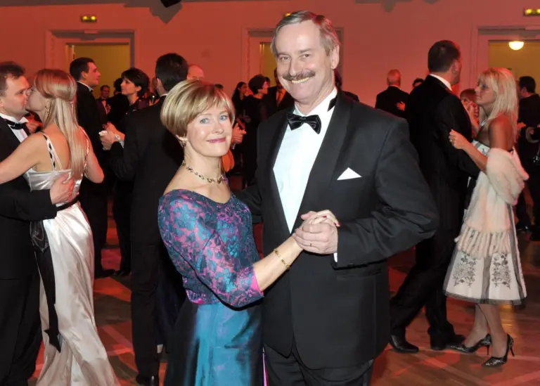 Siim Kallas dancing with his wife Kristi Kallas