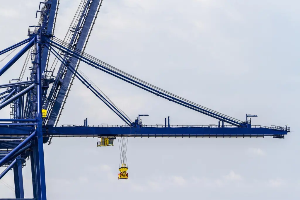 An open system for crane data transfer would put everyone on the same starting base. Credit: Shemsu Hor