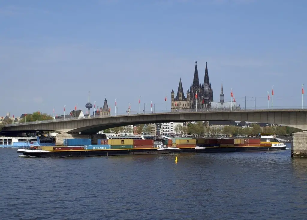 'Eiger-Nordwand' is the first inland waterways vessel to be retrofitted with LNG engines. Photo: Rolf Heinrich, Köln