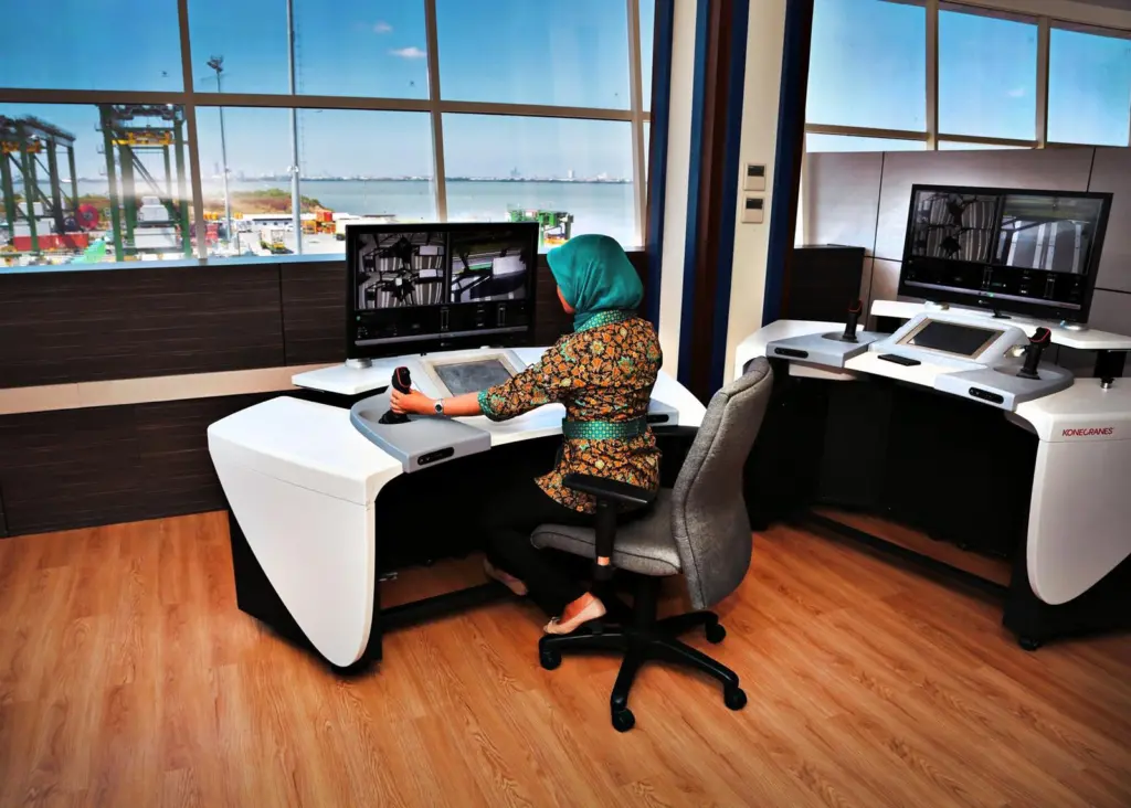 The Remote Operating Station (ROS) enables the operator to safely and efficiently perform truck loading and unloading operations