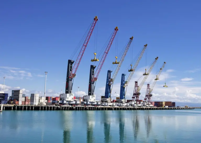Repeat order: Two Terex® Gottwald Model 6 mobile harbour cranes in the G HMK 6408 variant are bound for Napier