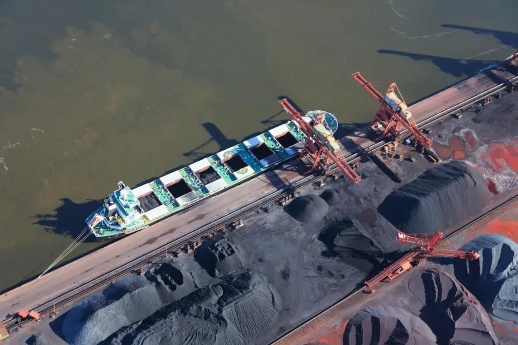 Dry growth: bulk cargoes at Hamburg were up 5.8% in 2015
