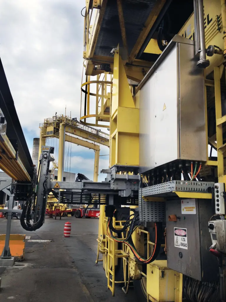Electrification project: Conductix-Wampfler Brazil handled every aspect of the conversion of the RTGs