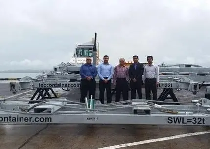 Tec Container’s semi-automatic spreaders
