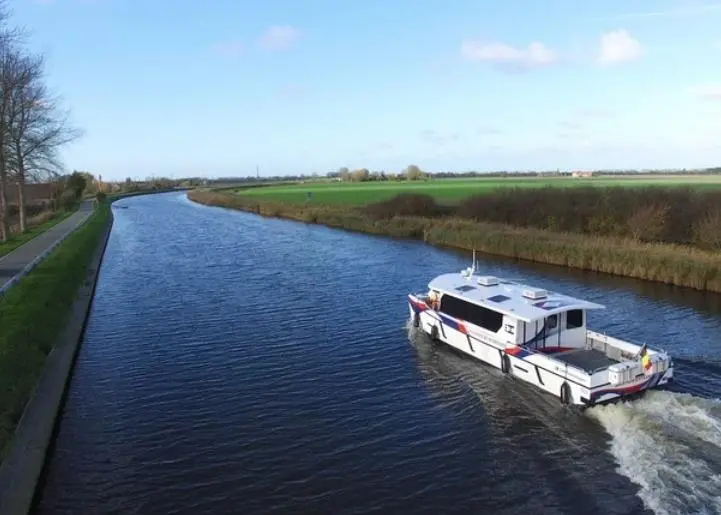 Hydroville will transport CMB employees between Kruibeke and Antwerp during the rush hour, to avoid the traffic jams