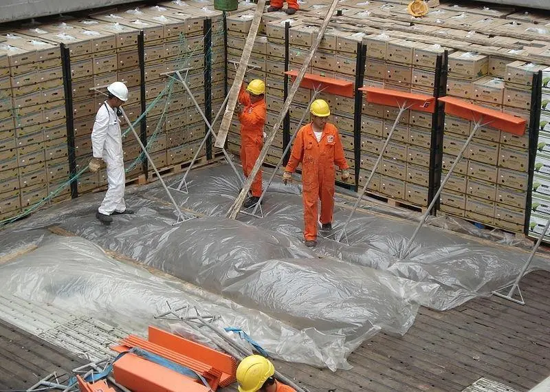 Lashing cargo
