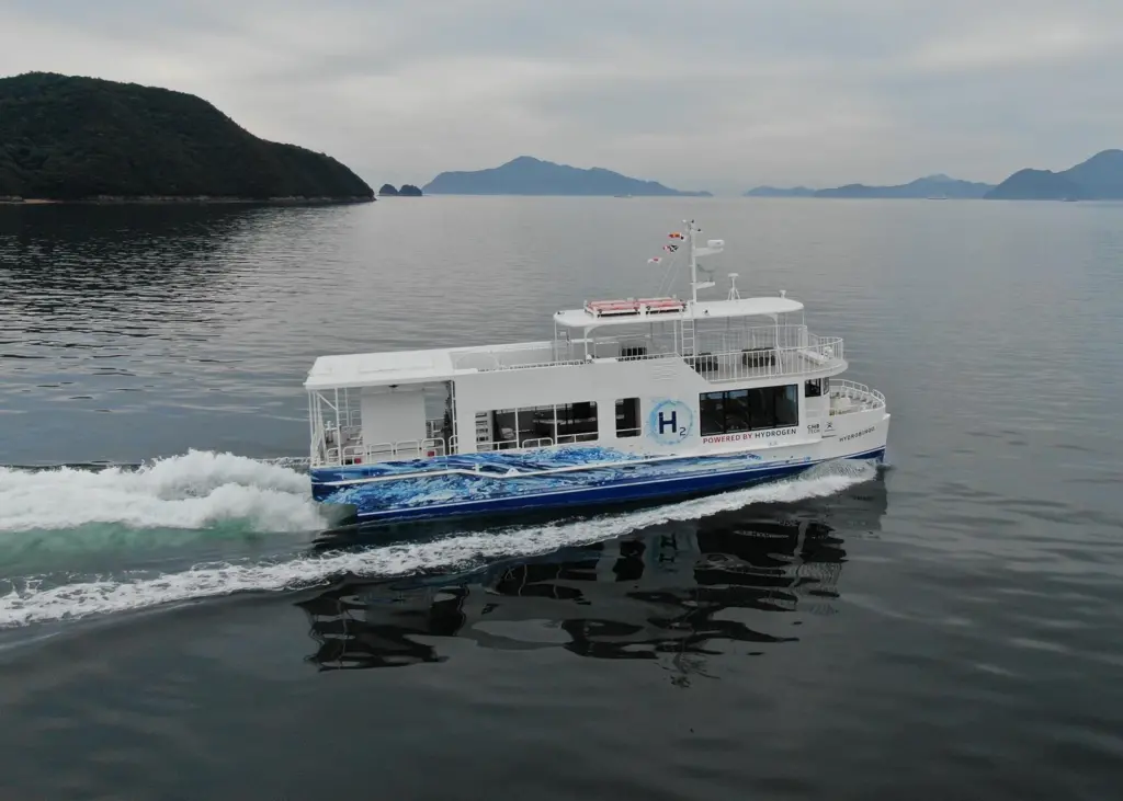 HydroBingo is the first 80 passenger ferry for commercial use with two hydrogen diesel combustion engines Photo: CMB