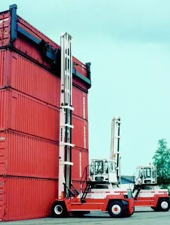 Svetruck 16 CS5H with integrated 20-40 empty containerspreader