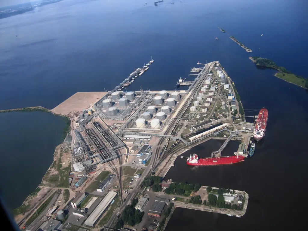 Port Strategy: St Petersburg dock workers get their way on pay