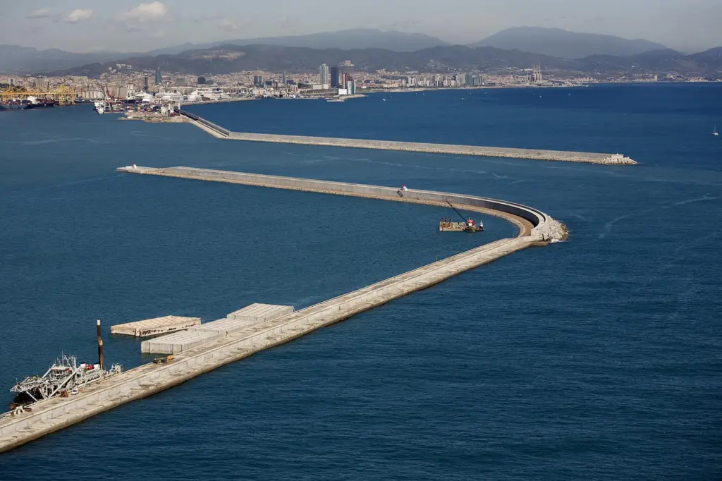 Port Strategy: The collapse of the El Prat sea wall put the completion of the state-of-the-art Tercat terminal back by two years