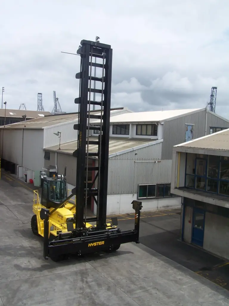 New_Reach_Stacker_for_Empty_Yard_070124_010.jpg