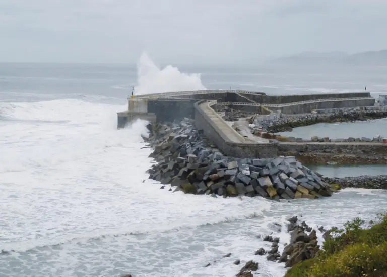 A simple, innovative idea means wave power is generated by the breakwater at Mitriku