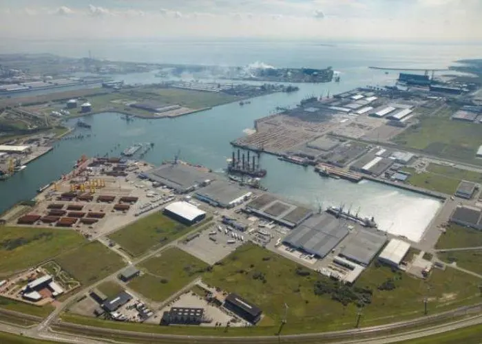 Zeeland’s East Vlissingen new quay will handle larger vessels and the rising amount of coal imports Photo: Zeeland Seaports