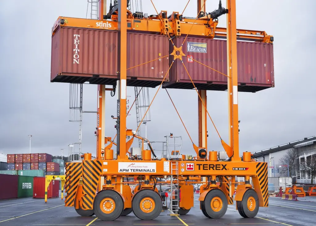 Gothenburg’s new straddle carriers can reduce particulate emissions and CO2 emissions by over 90%