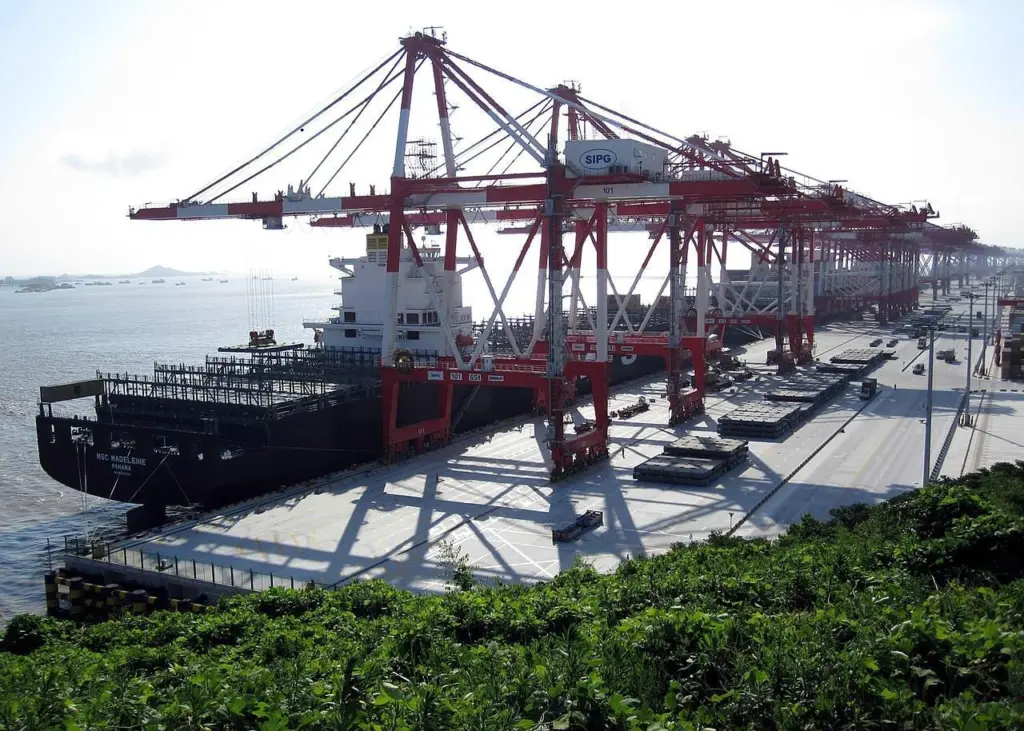 China is one of the most important markets for automated container terminals in the Asia Pacific Photo: Marqueed at English Wikipedia/CC BY 3.0