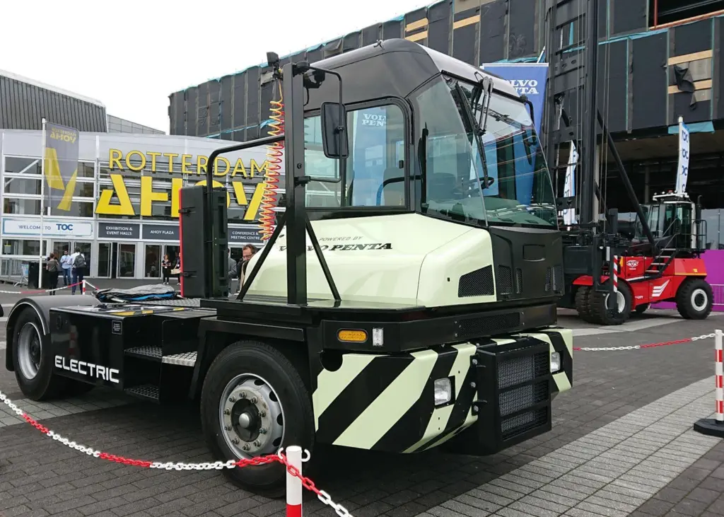 Kalmar terminal tractor featuring Volvo Penta electric driveline