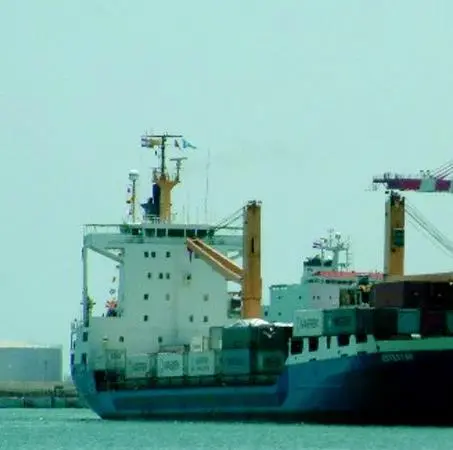 Maersk feeder passing ACT: The government is seeking a new operator