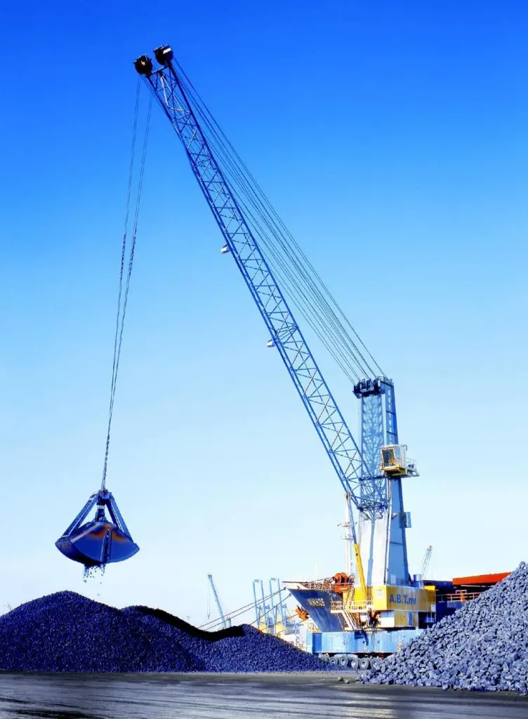 An HMK 360 EG which has been handling coal for several years