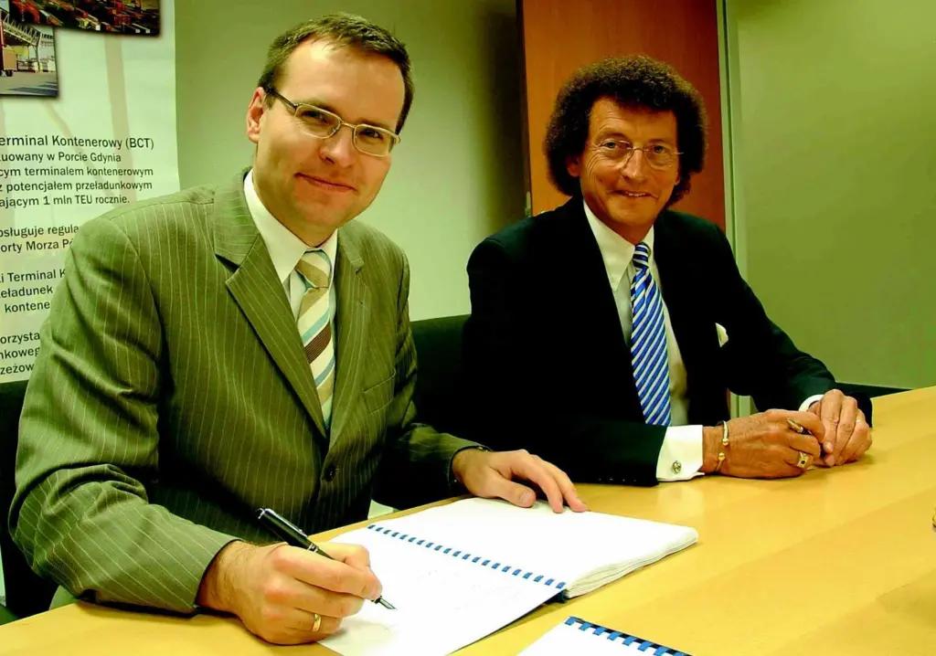 Adam Kaliszewski, BCTs financial director and Tom Falknor, president of BCT and senior v-p, ICSTI, sign the loan facility