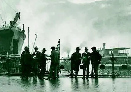 Australias Wharfies: urban myths?
