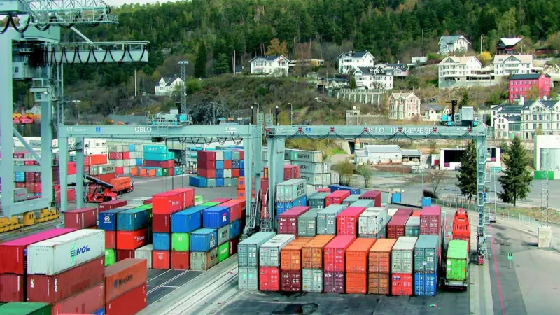 Oslos Ormsund Terminal - 9 wide (+1 lane) RTGs