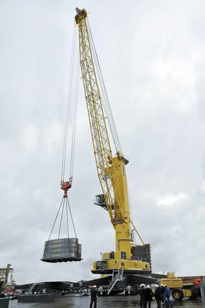 00_94951_OCTOBER_PS_Europe_Largest_crane