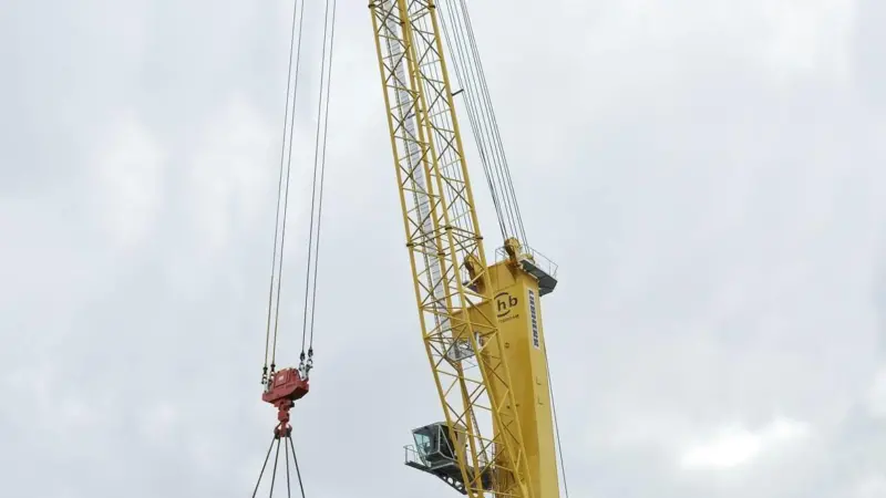 00_94951_OCTOBER_PS_Europe_Largest_crane