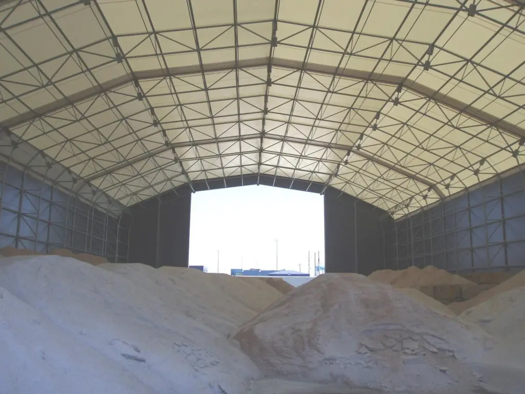 00_95370_Maher_interior