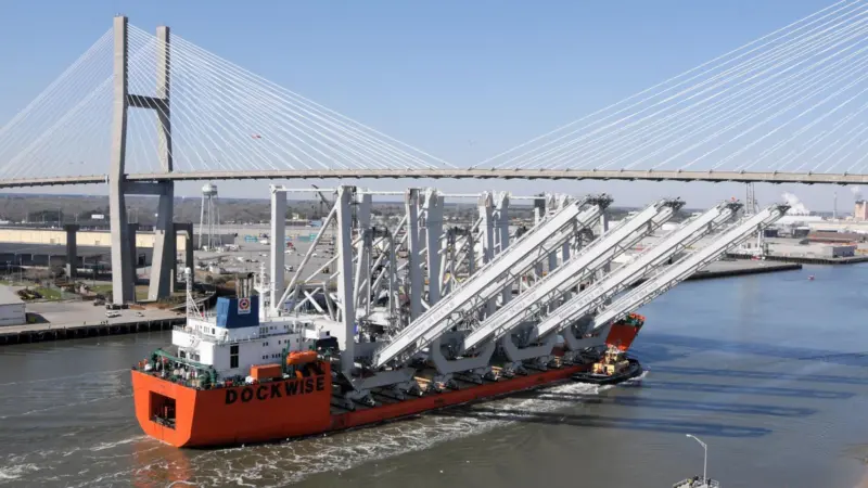 00_95328_Savannah_Georgia_cranes_arrive