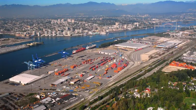00_93483_Fraser_Surrey_docks