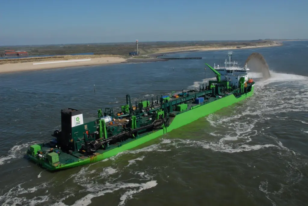 Port Strategy: Marsh advises ports to consider pollution risks, such as those involved in dredging. Credit: DEME