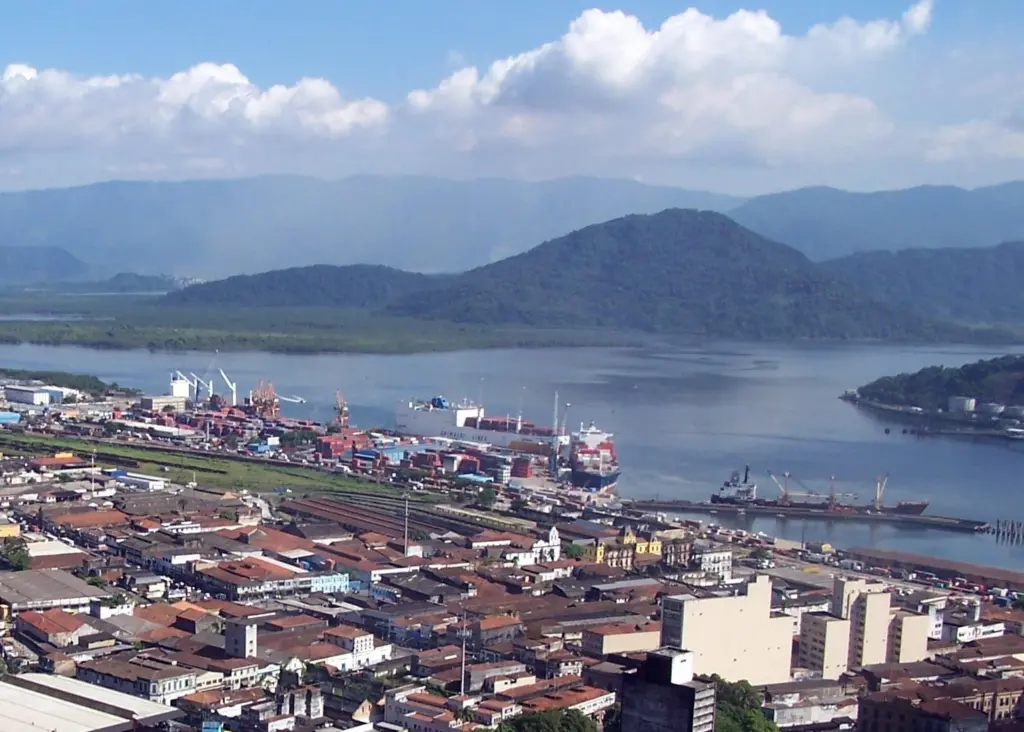 Santos Port has been affected by the sugar high.
