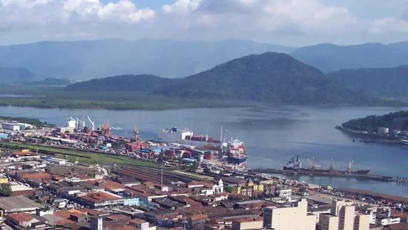 Santos Port has been affected by the sugar high.