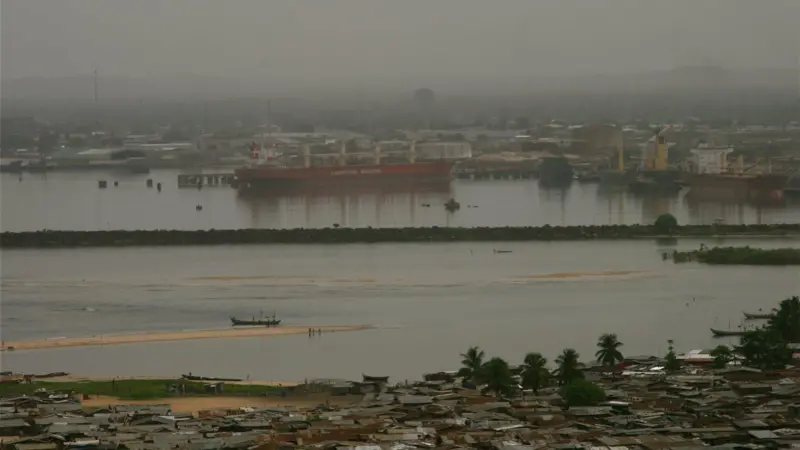 00_96225_Monrovia-port