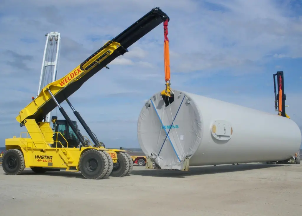Adapted Hyster reachstackers work in pairs to handle the large windfarm components
