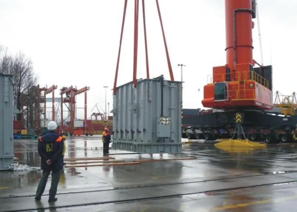 With the acquisition of the mobile harbour unit, BCT says, it “is now ready to service heavy and oversized cargo”.
