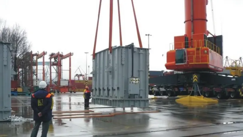 With the acquisition of the mobile harbour unit, BCT says, it “is now ready to service heavy and oversized cargo”.