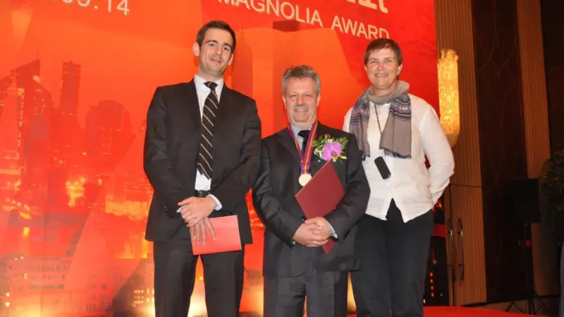 Jan Van der Broght receives Magnolia award. Photo: Antwerp Port Authority