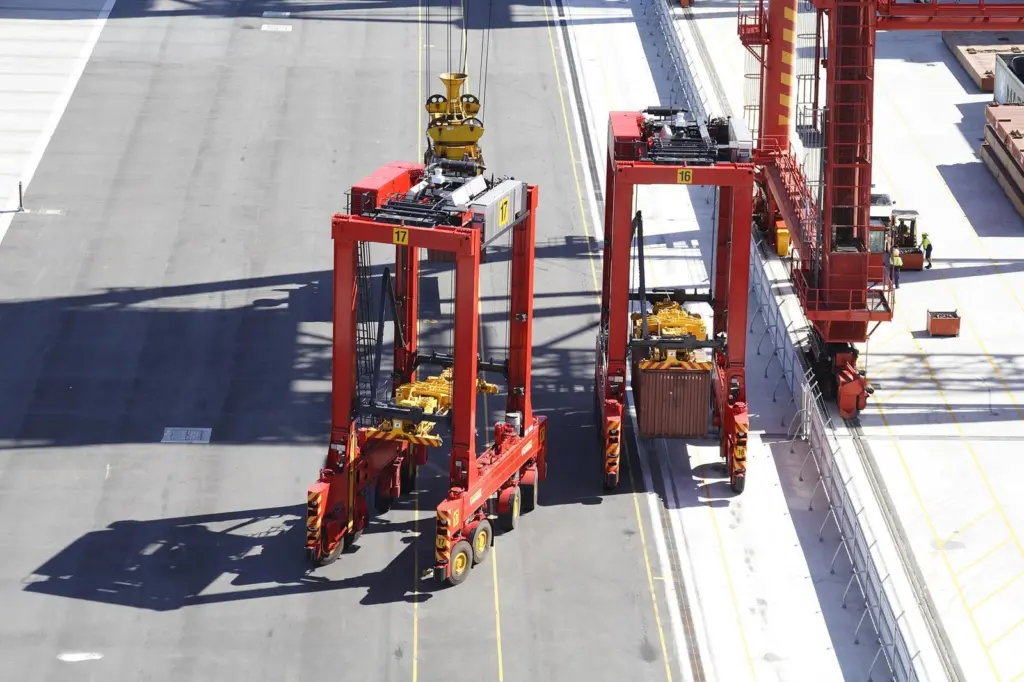 Automated straddle carriers are rising in popularity