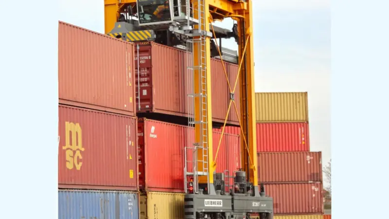 Leibherr will deliver four straddle carriers to New Zealand