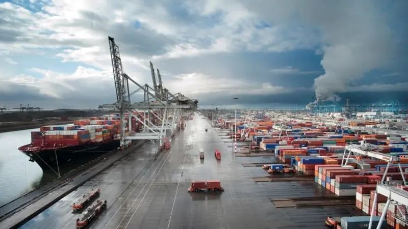 Whilst the approach often differs, national legislation is achieving remarkably similar results; improved energy security, greater resource-efficiency and cleaner, lower carbon economic growth. Photo:© Port of Rotterdam Authority, photographer F...