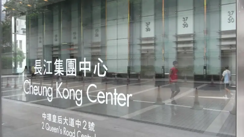 HKCTU members have been blockading the Cheung Kong Centre for the past two weeks. Photo: Emasmeso